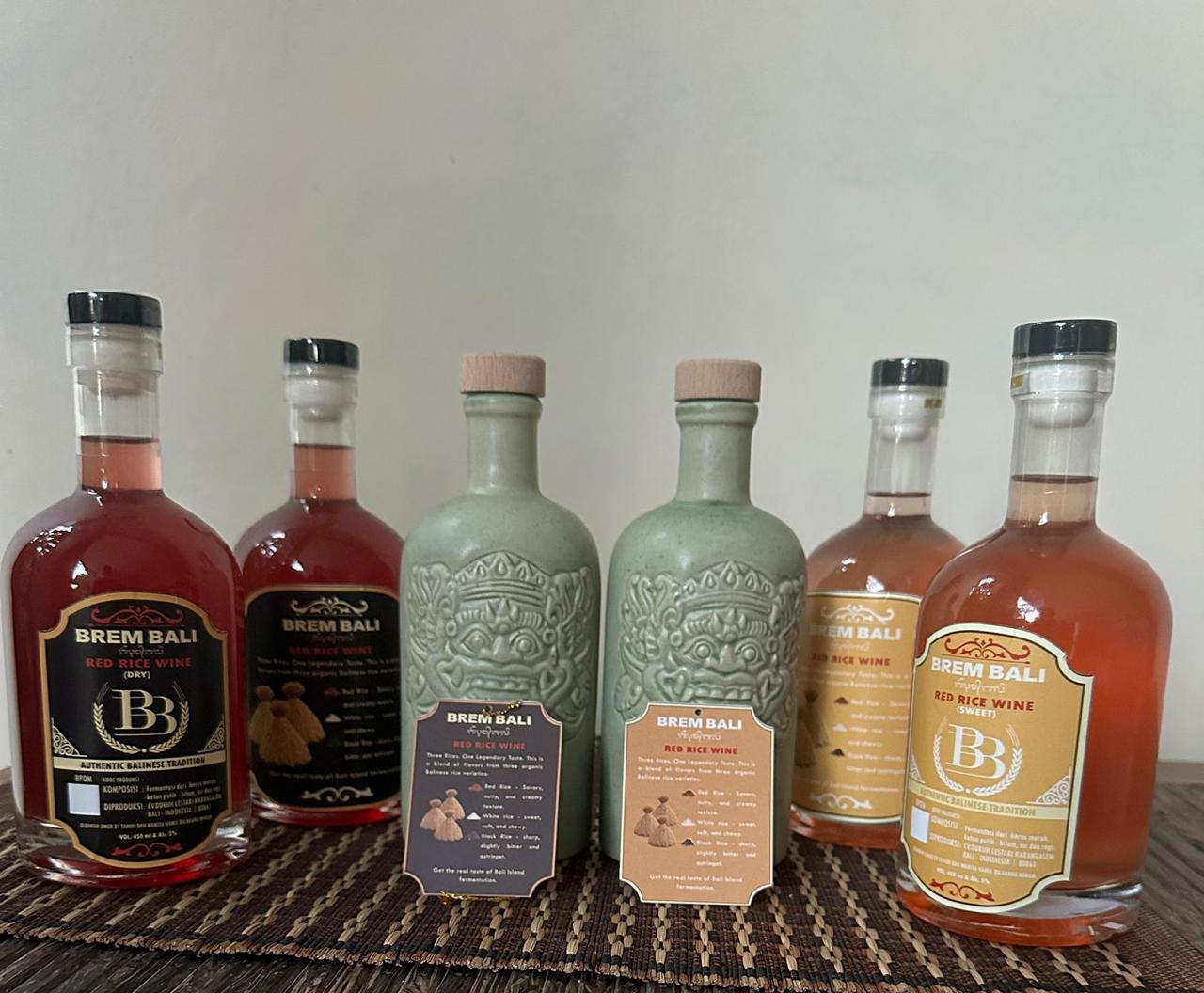 Koleksi botol Brem Bali